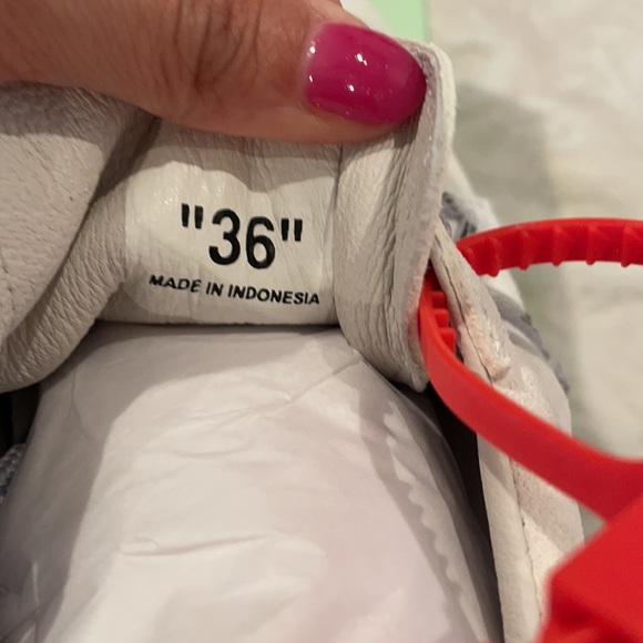 Authentic Off-white sneakers - Picture 4 of 8